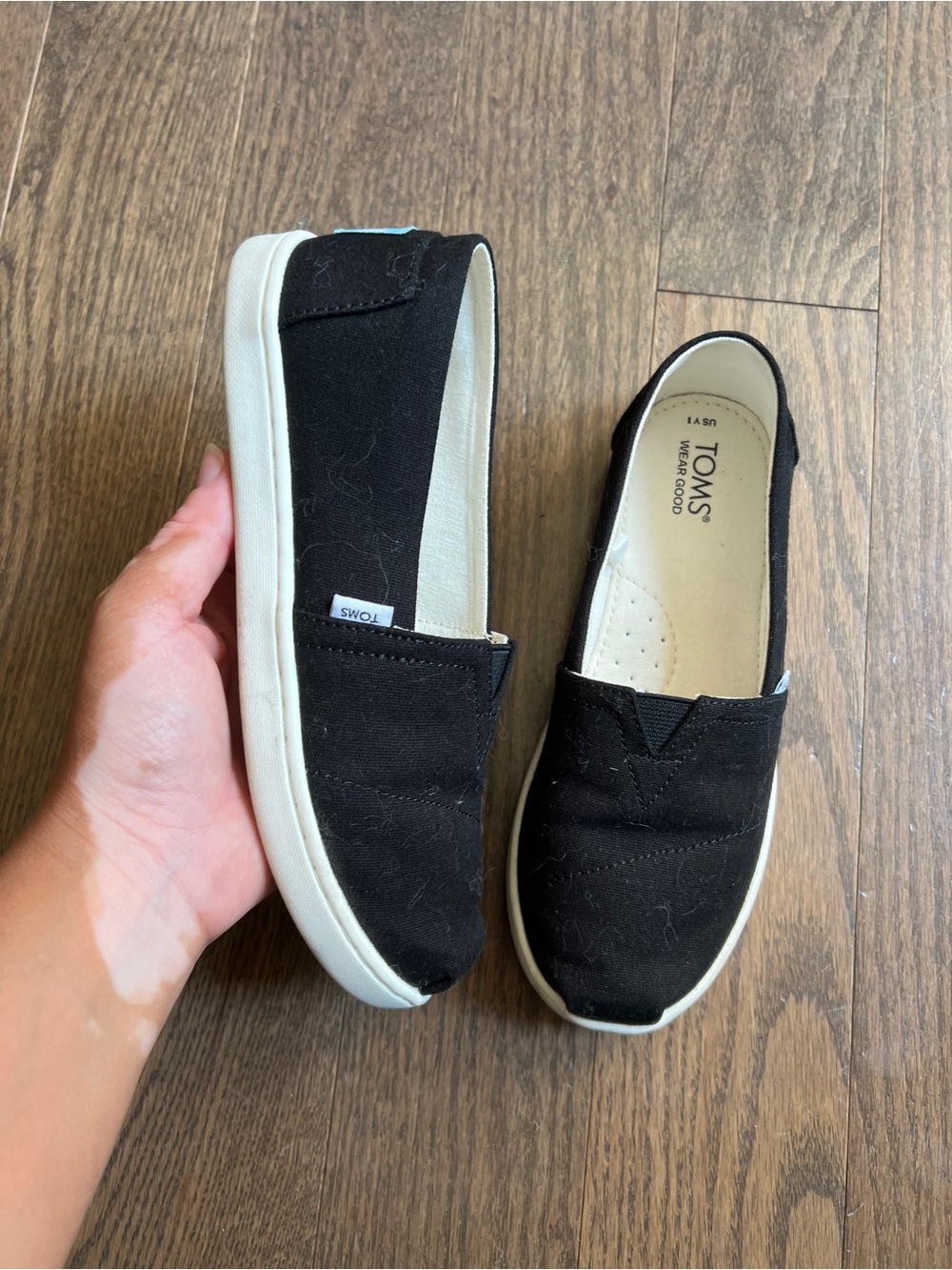 Toms classic kids slip on shoes size 1